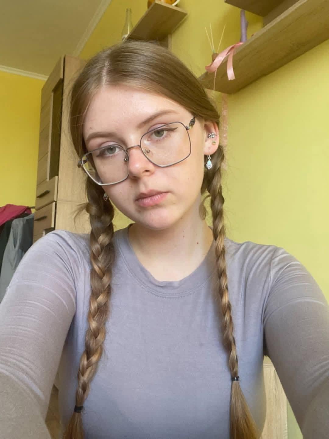 pearlhazec, 18 years old from Canada