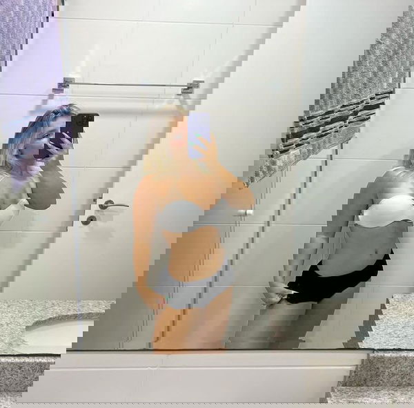 kuwosy, 22 years old from United Kingdom