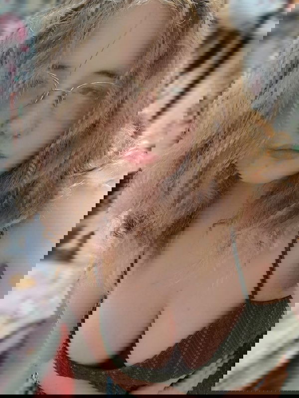 Elle748986, 18 years old from United States