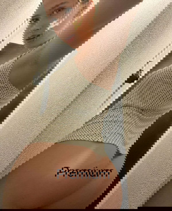 MarshaP2, 33 years old from United Kingdom