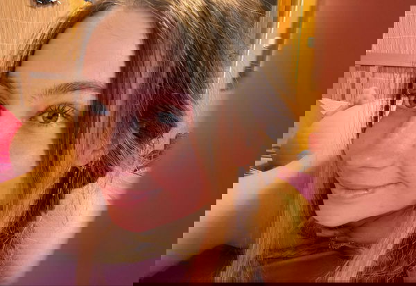 MollyClark0012, 20 years old from United States