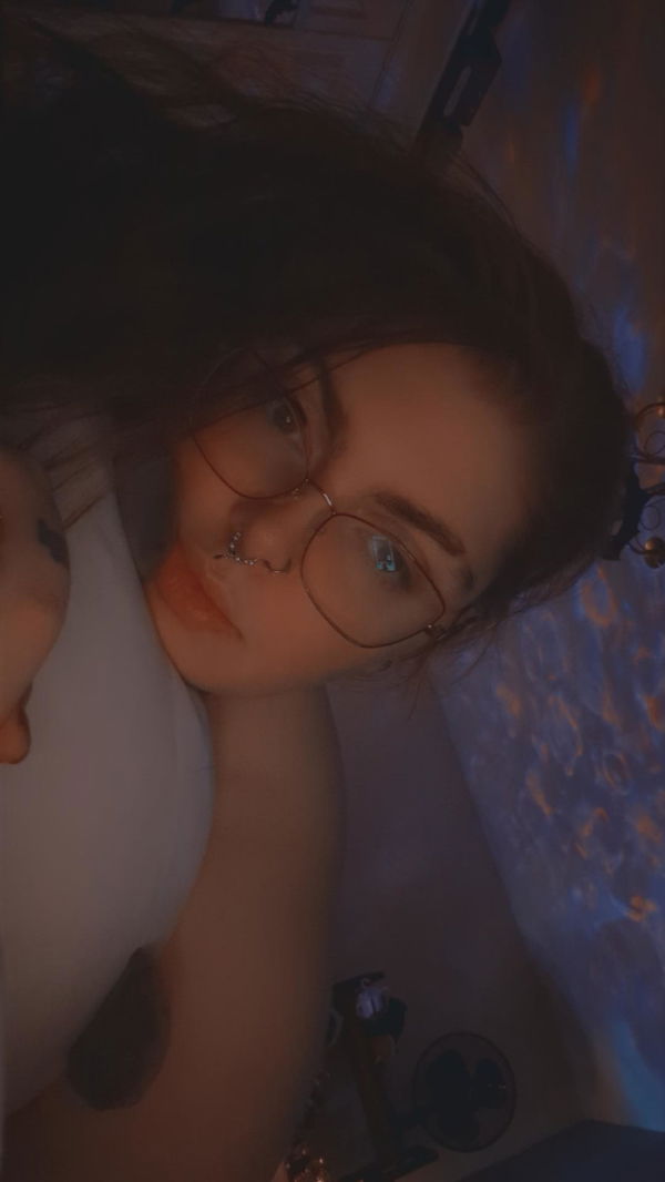 vikuhe, 22 years old from Canada