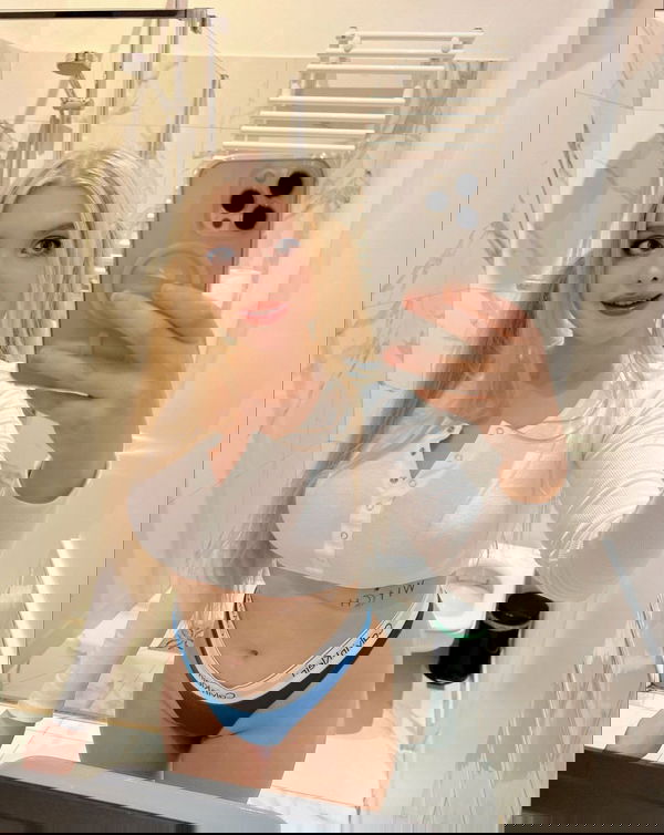 denelyea, 25 years old from Germany