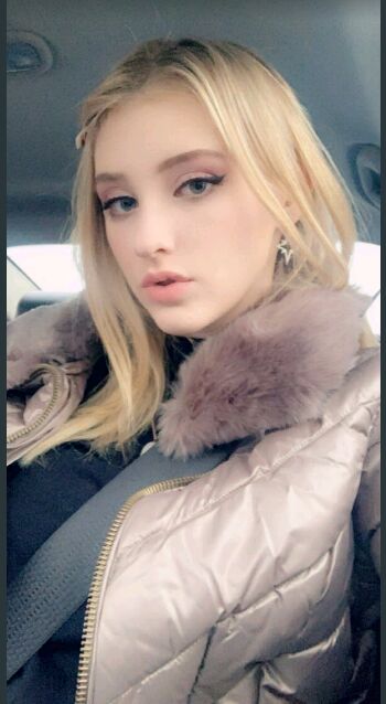 AngelesG, 21 years old from United Kingdom