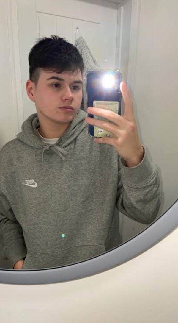 Bobby_brown, 19 years old from Australia