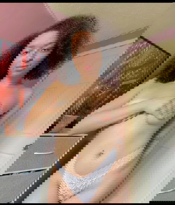 Liz9899, 27 years old from United States