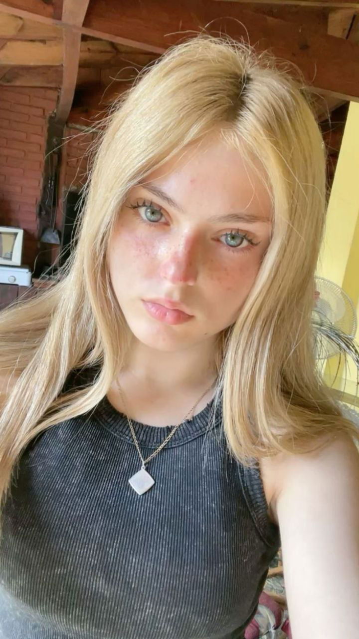 Hadley32014, 20 years old from United Kingdom