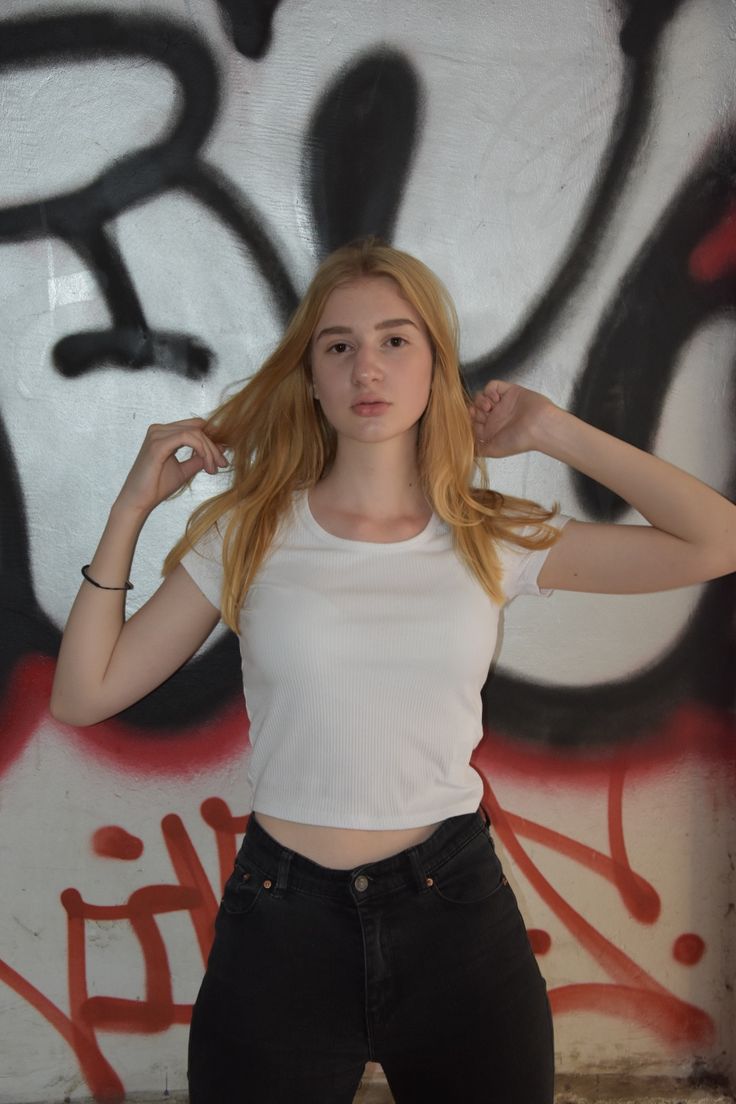 Michelle2487, 24 years old from Canada