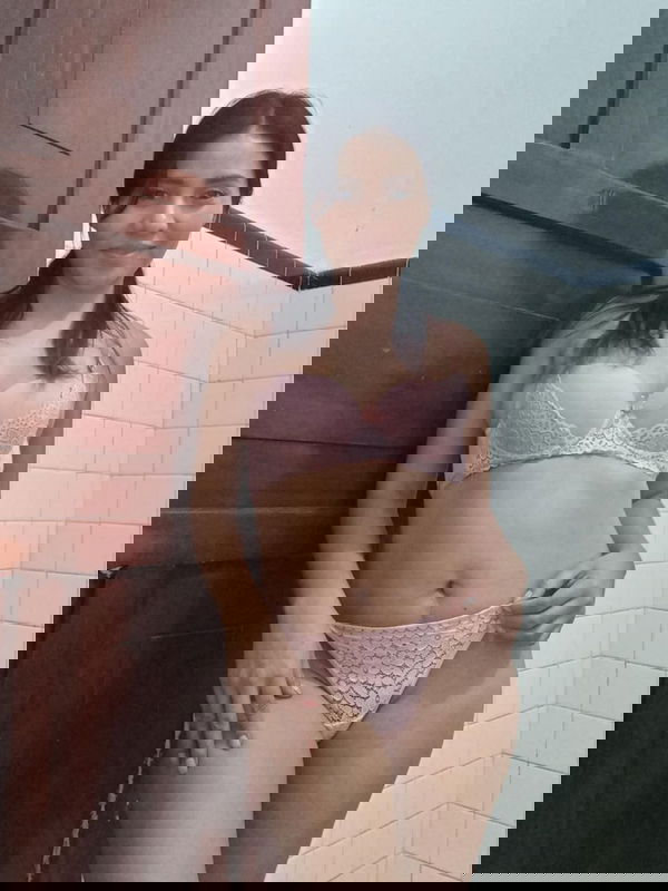 kigobyze, 23 years old from Italy