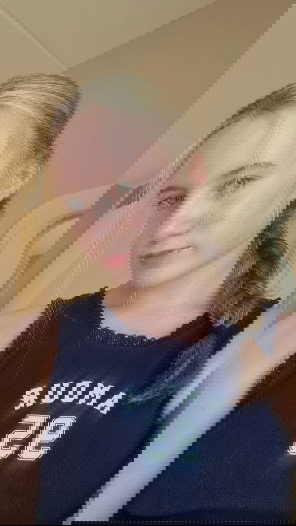 Laurel785425, 23 years old from Germany