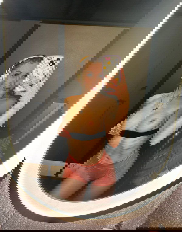 n_ob21-53, 21 years old from United Kingdom