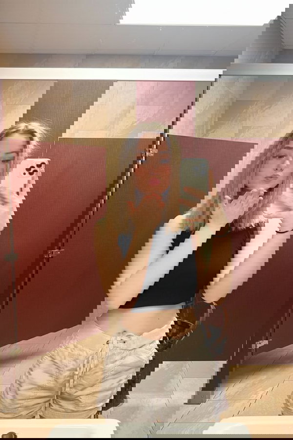 alinahelen3, 23 years old from United Kingdom