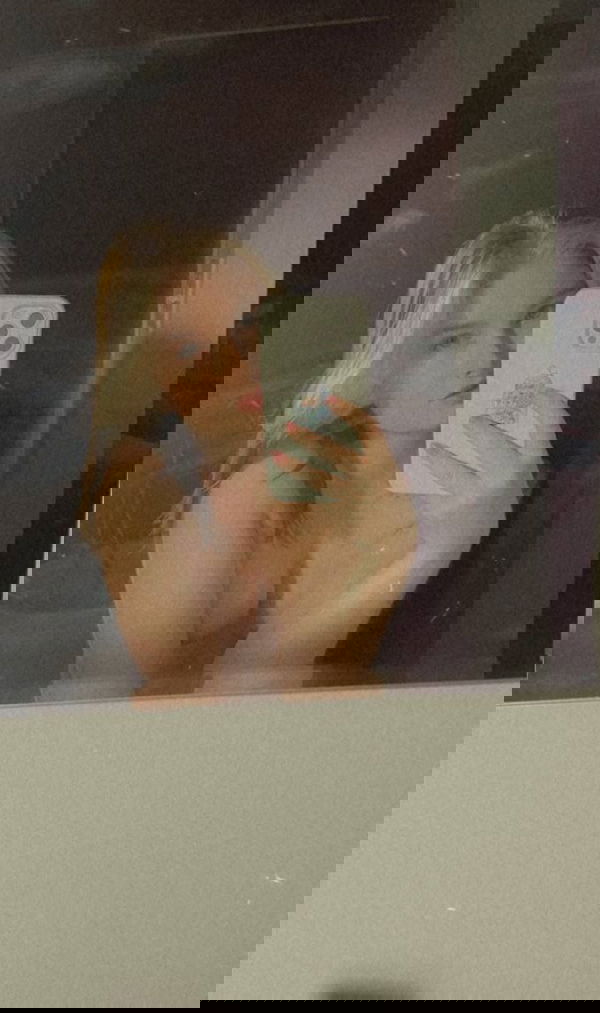 Grace837, 20 years old from Canada