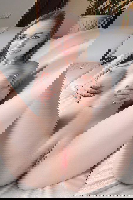 monua, 22 years old from United States