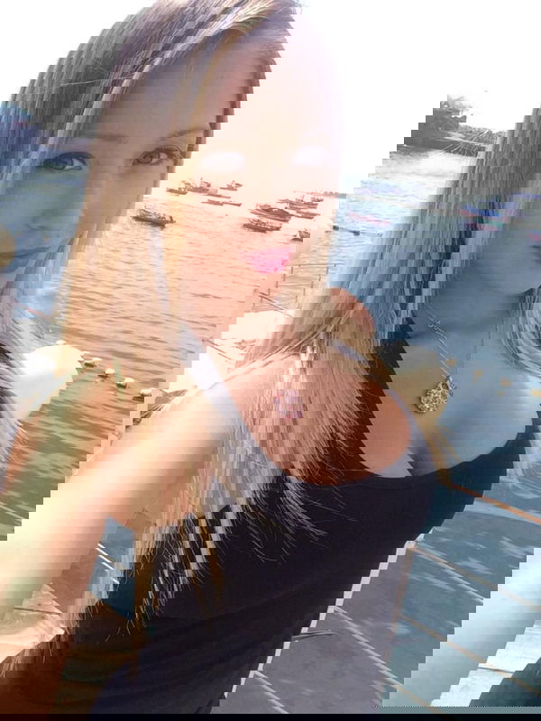 resale9056, 18 years old from Germany