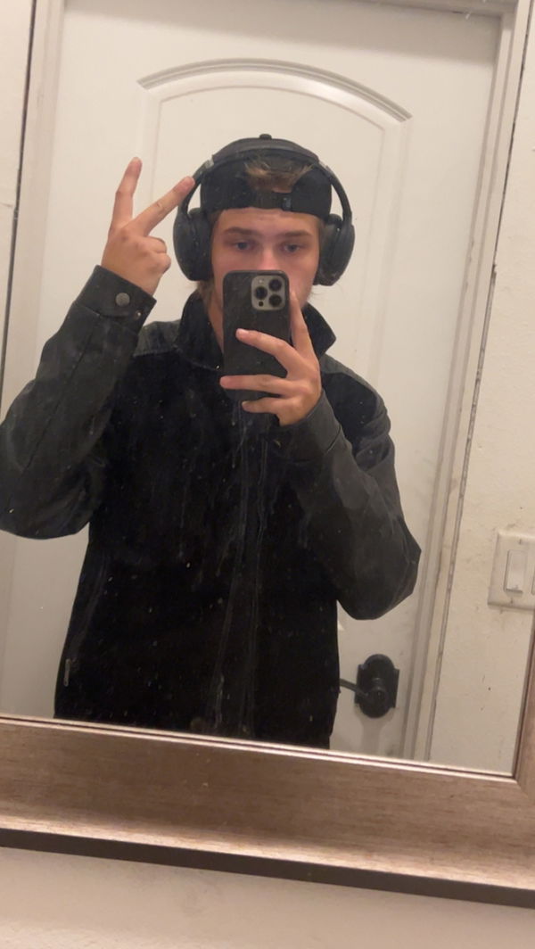 crid1606, 23 years old from United States