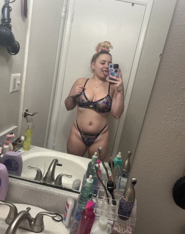 Ava_67k0, 22 years old from United Kingdom