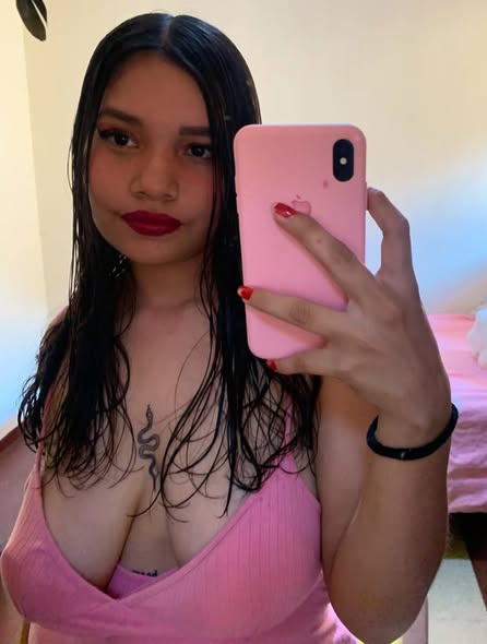 nenari7429, 24 years old from United Kingdom