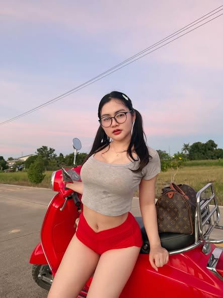 raxani6484, 20 years old from Hong Kong