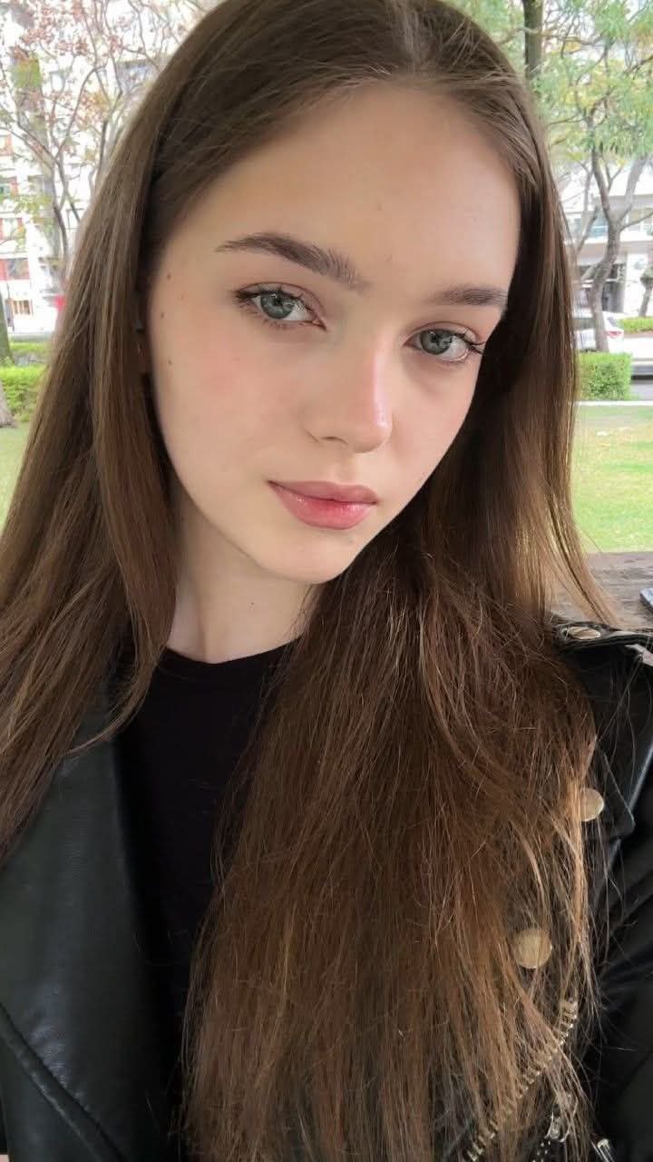 Kinsley25, 25 years old from Canada