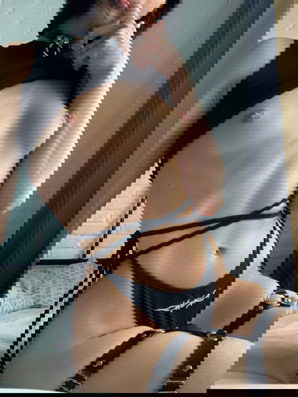 elinaqueen939, 19 years old from United Kingdom