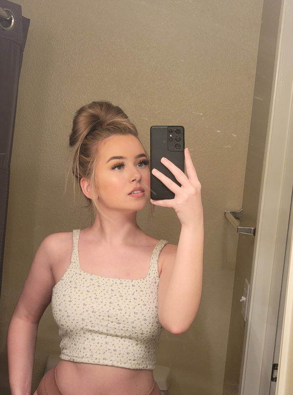 nutedt, 20 years old from United States