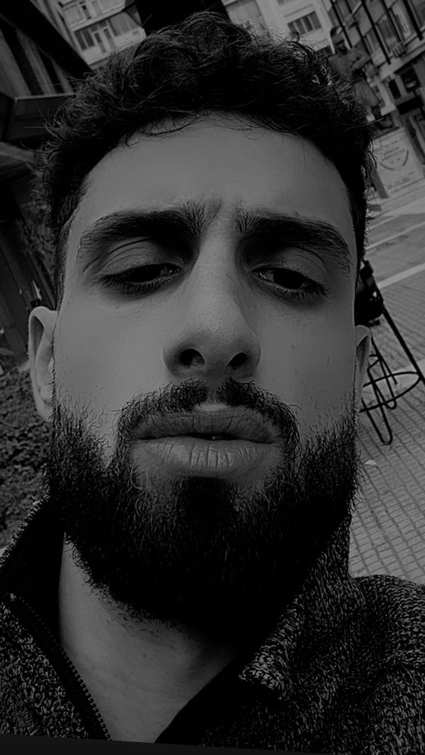 tonee, 26 years old from Greece