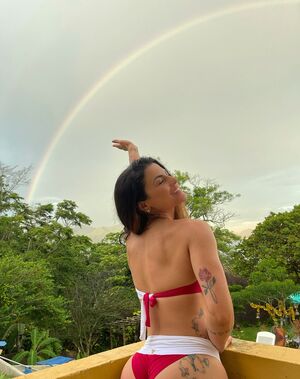 fahini7687's Cover Photo