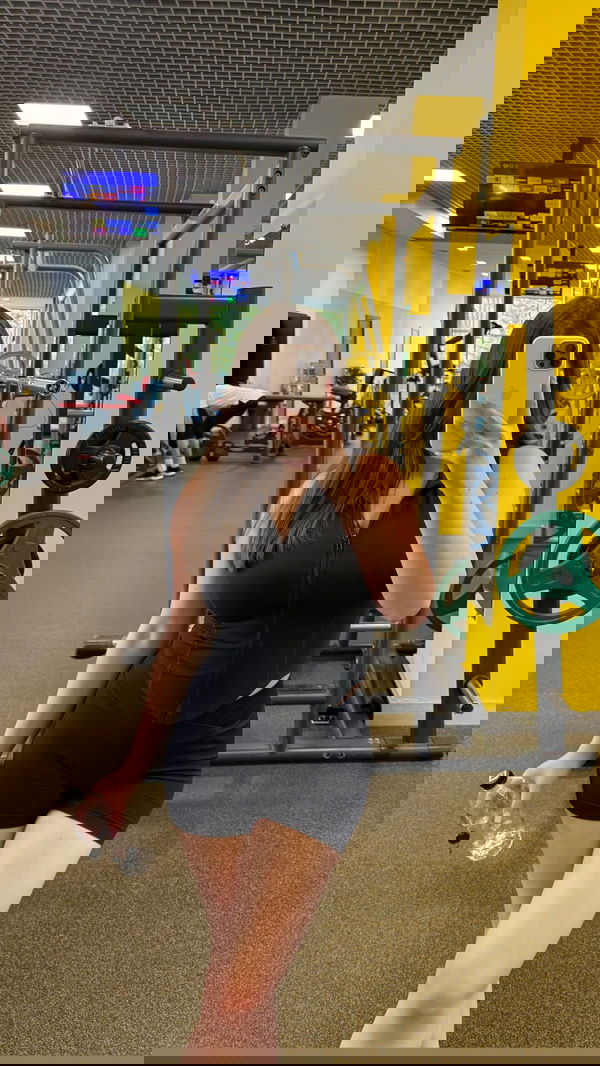 peryvizu, 22 years old from Austria