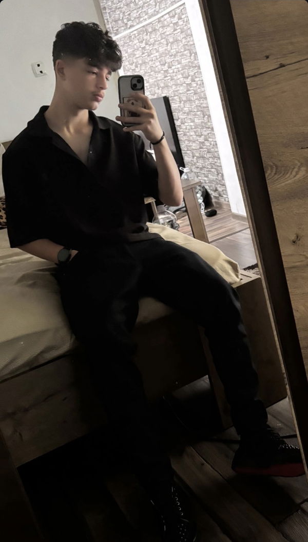pulosregele, 18 years old from Romania