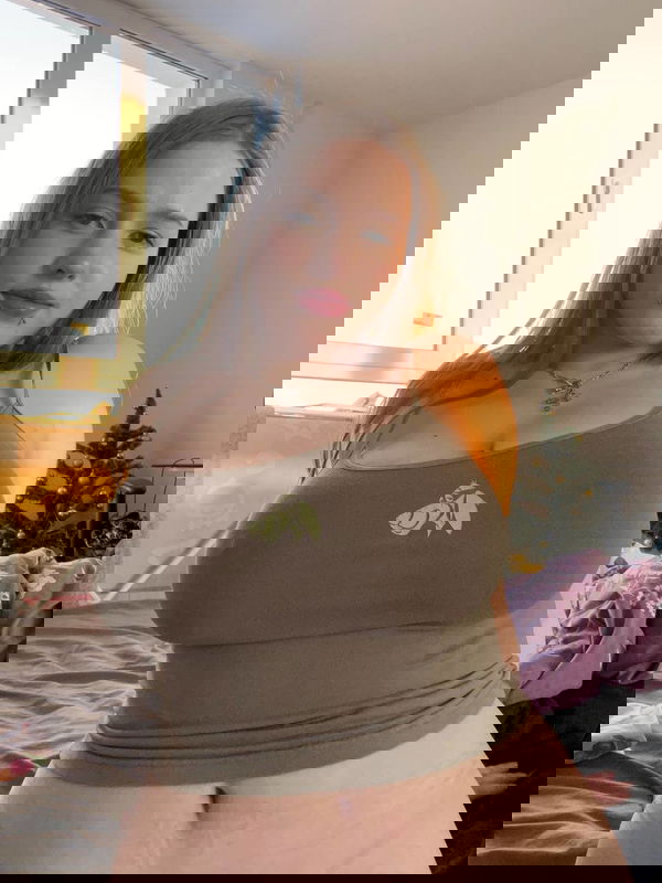 ponepybe, 22 years old from Canada