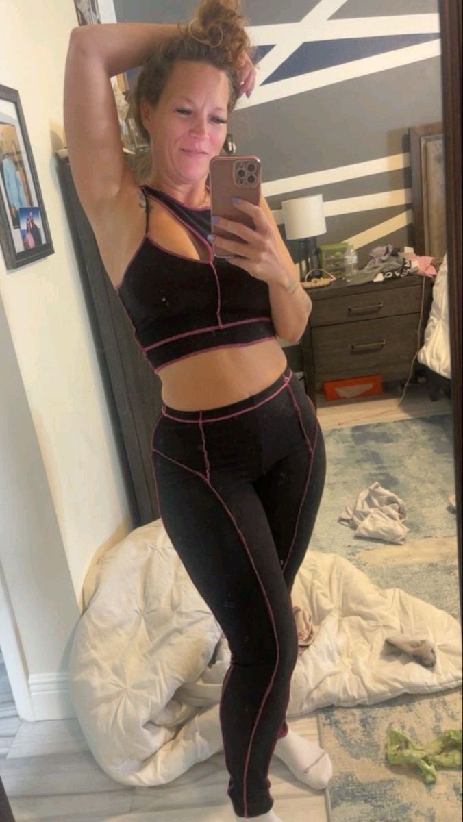 cynthialeanne48's Cover Photo