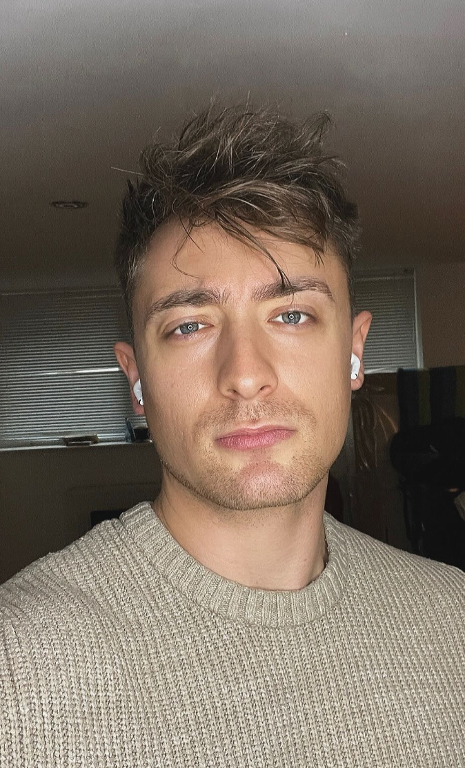 complete1, 23 years old from France