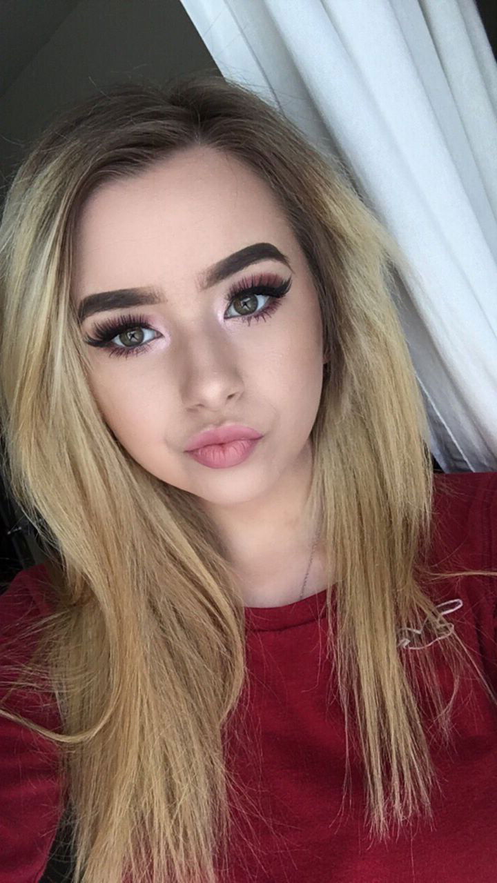 EvelynMoren, 19 years old from United Kingdom