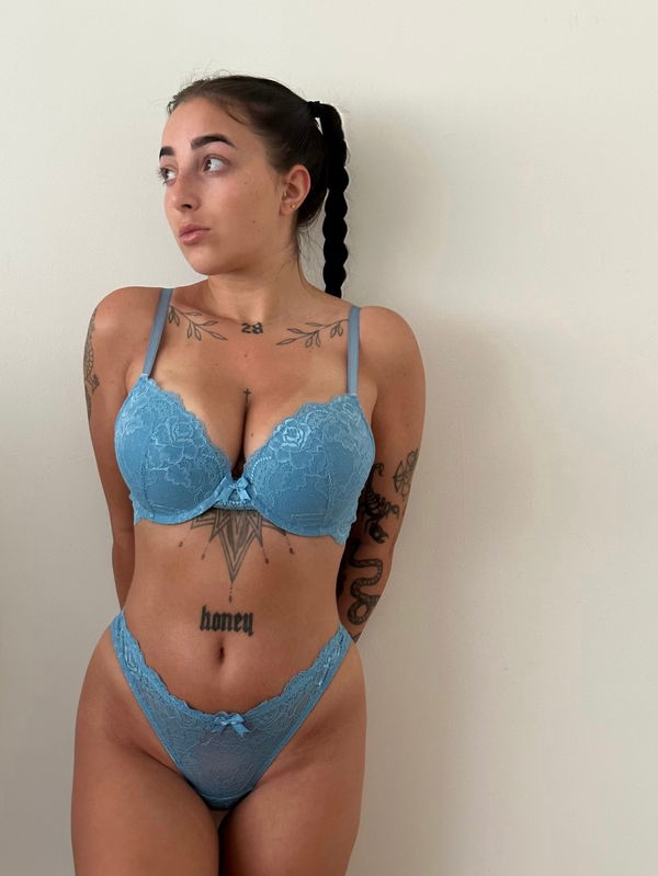 Paisley455, 21 years old from United Kingdom