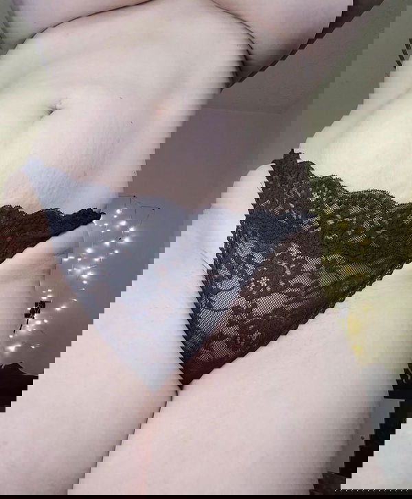 wetpussy123, 25 years old from United States