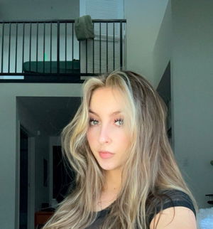 Lora20257220's Profile Photo