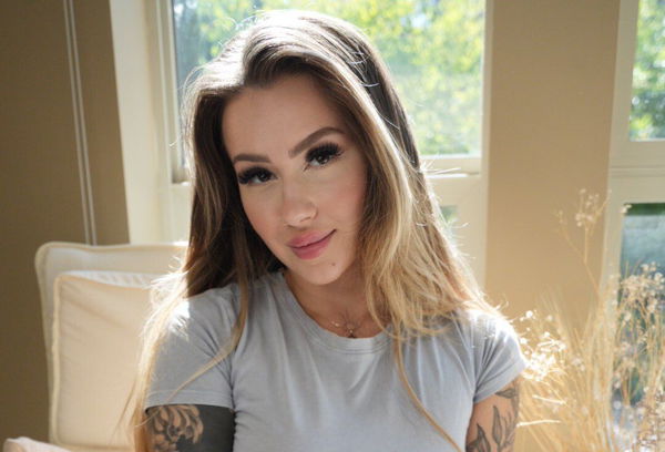 AndraA44, 20 years old from United Kingdom