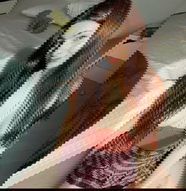 behira, 19 years old from Germany