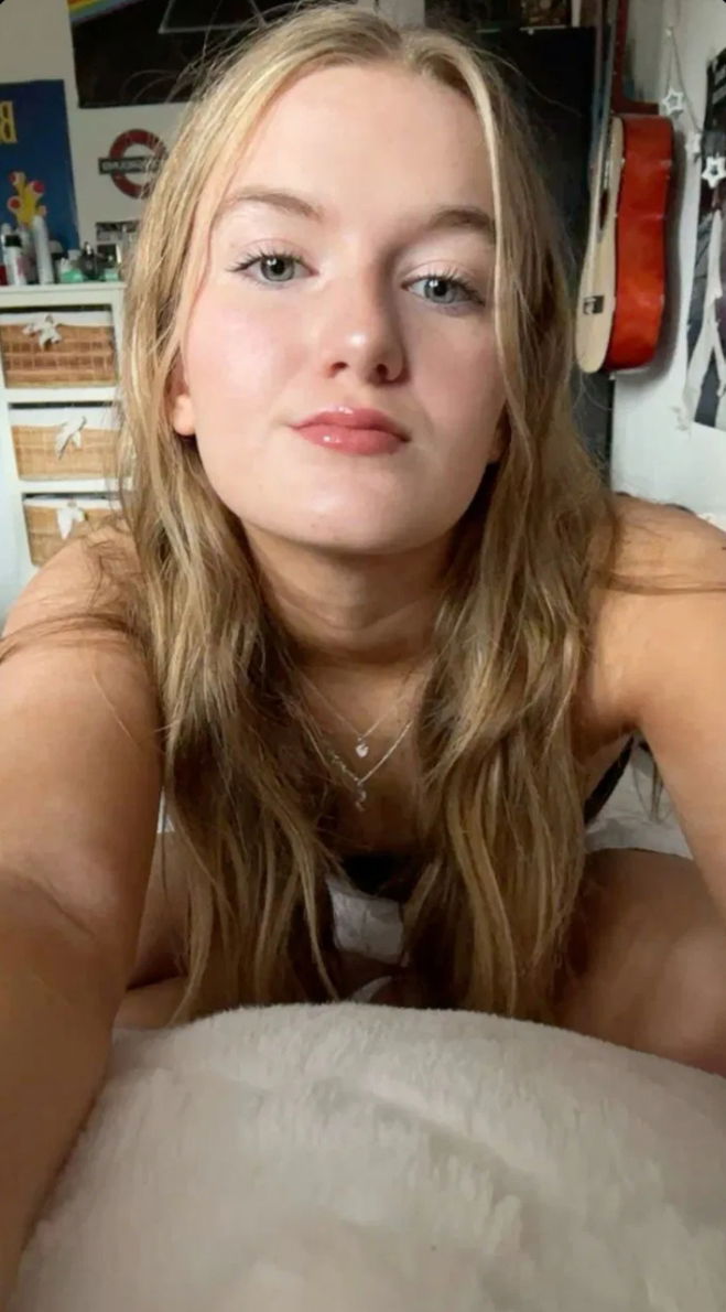 welalalo's Cover Photo