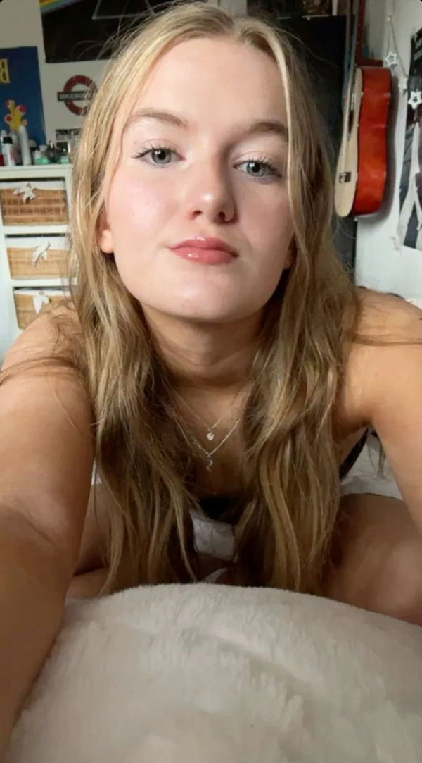 welalalo, 22 years old from United Kingdom