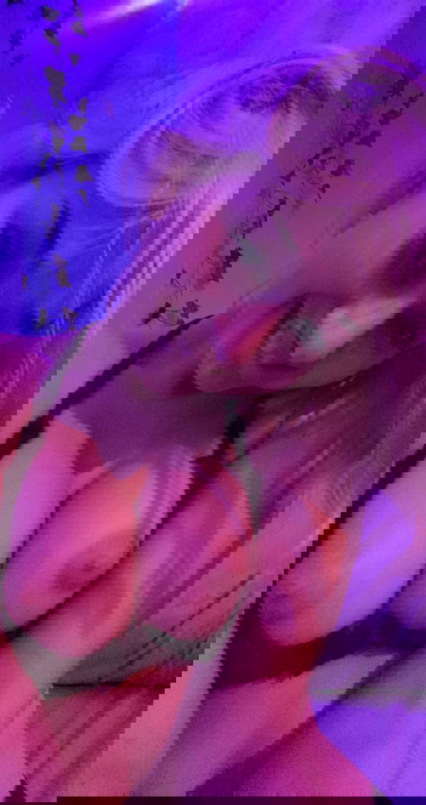 xowojof505, 22 years old from Germany