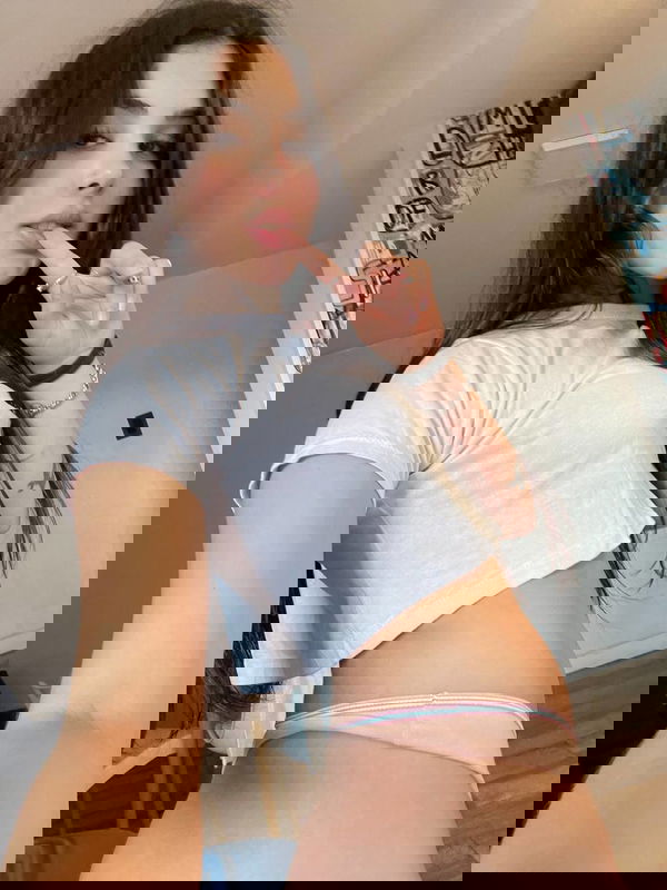 qqhgqjds6x, 25 years old from United Kingdom