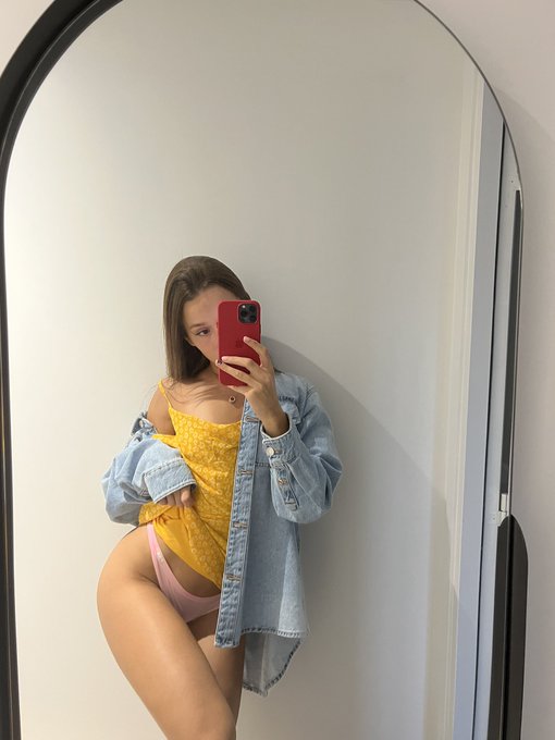 hornyx656, 19 years old from Canada