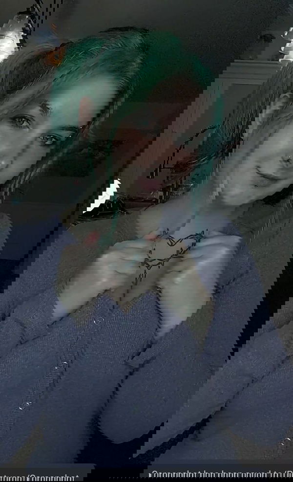 fetwo, 20 years old from Canada