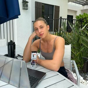 yowoxe4392, 21 years old from United Kingdom