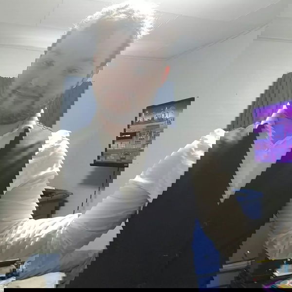 n9776iooi77, 21 years old from United States