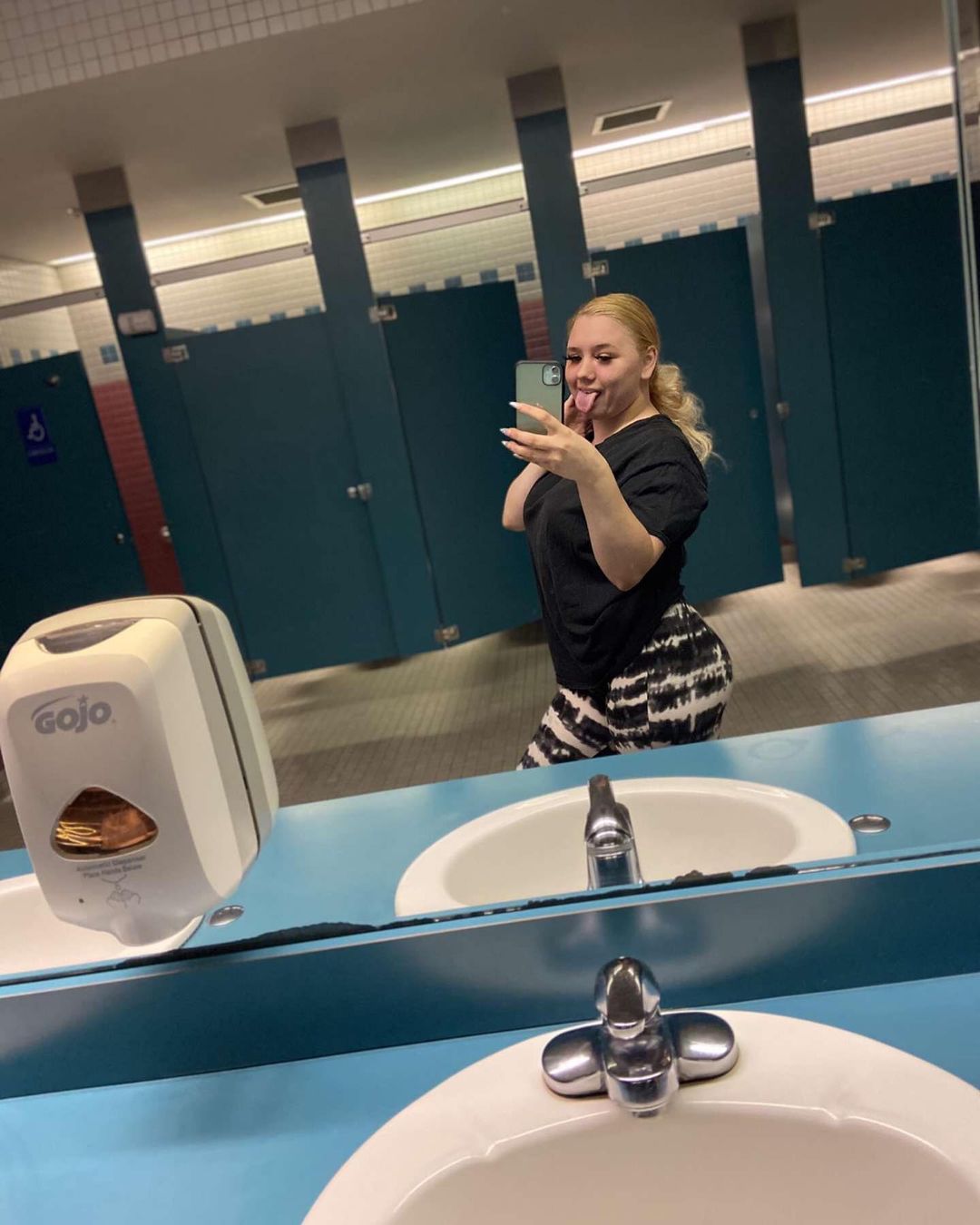 Ava_67p, 22 years old from United States