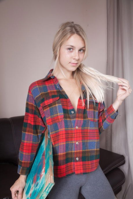 lojovy, 25 years old from Canada