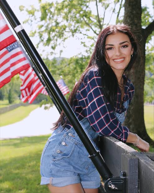 rinazery, 32 years old from United States